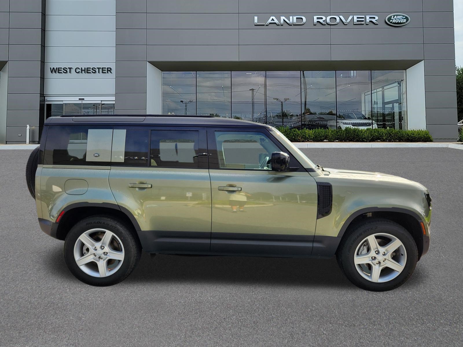 Certified Used 2023 Pangea Green Metallic Land Rover SE image 6