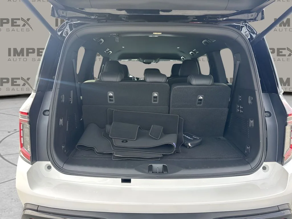 Used 2025 White Nissan PRO-4X image 30