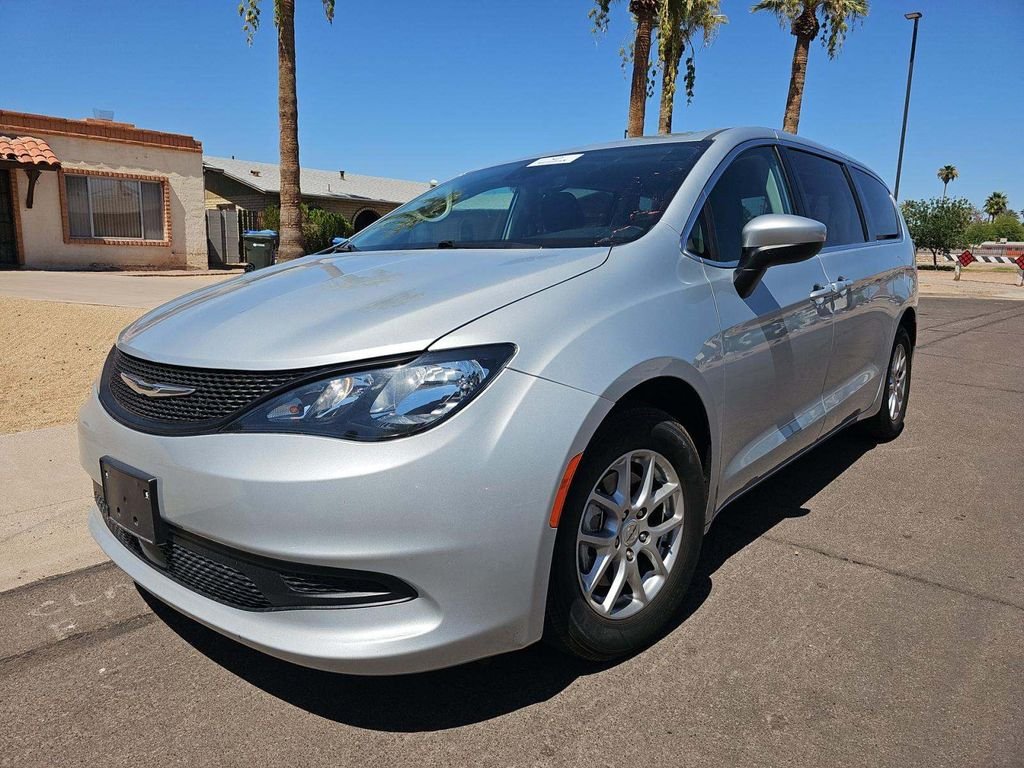 2023 Chrysler Voyager LX's photo