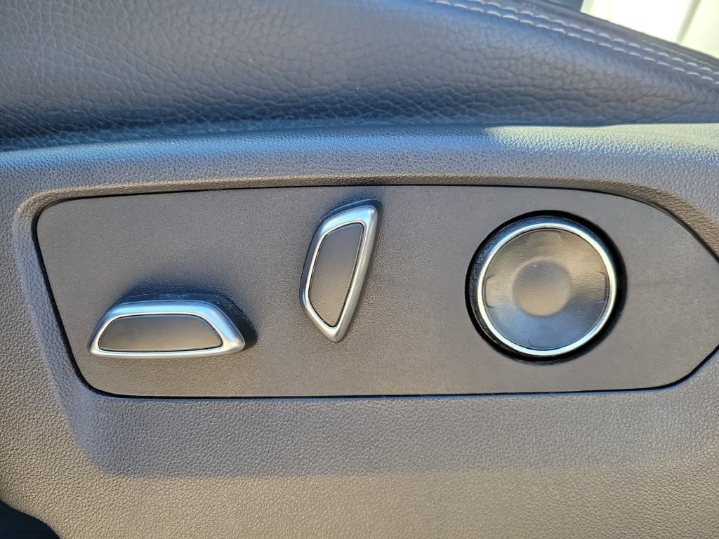 Used 2025 Onyx Black GMC Denali image 19