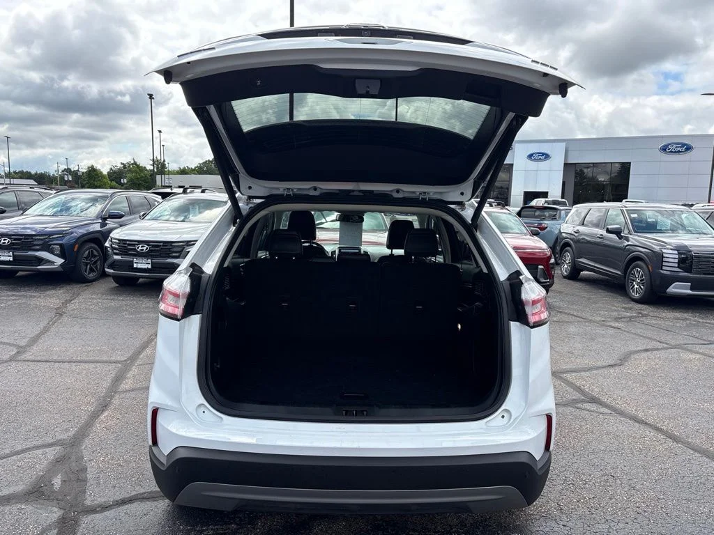 Used 2024 Oxford White Ford SEL image 26