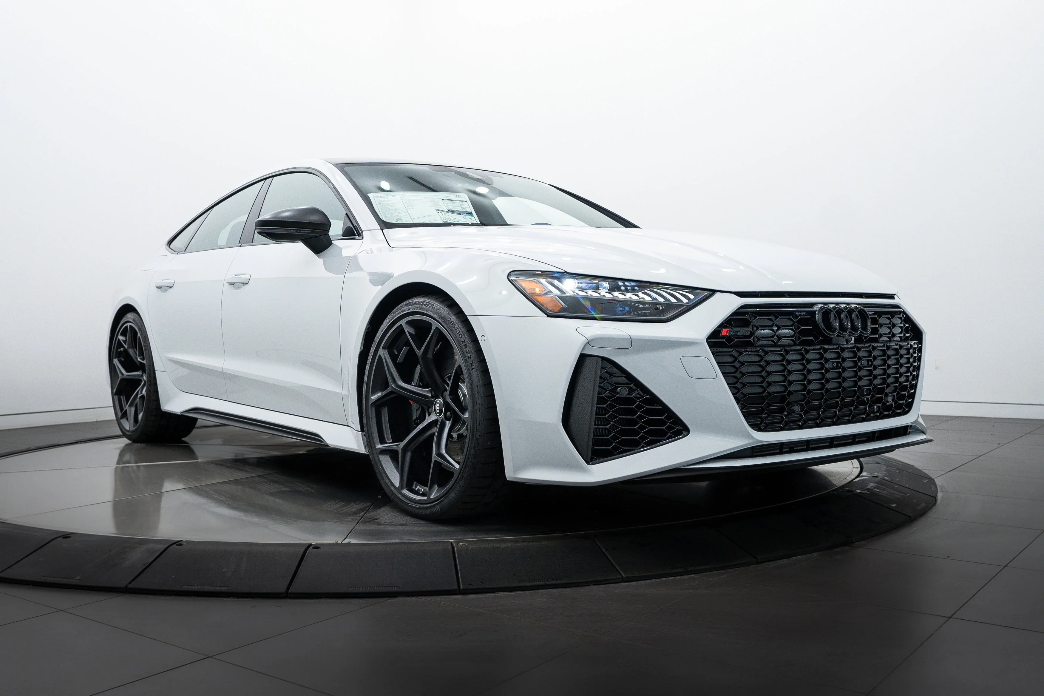 2025 Audi RS7 Performance's photo