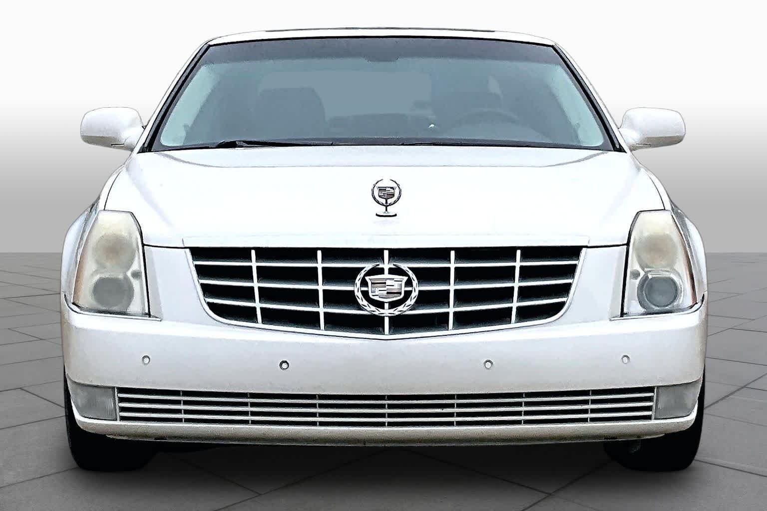 Used 2010 White Diamond Tricoat Cadillac w/1SC image 3