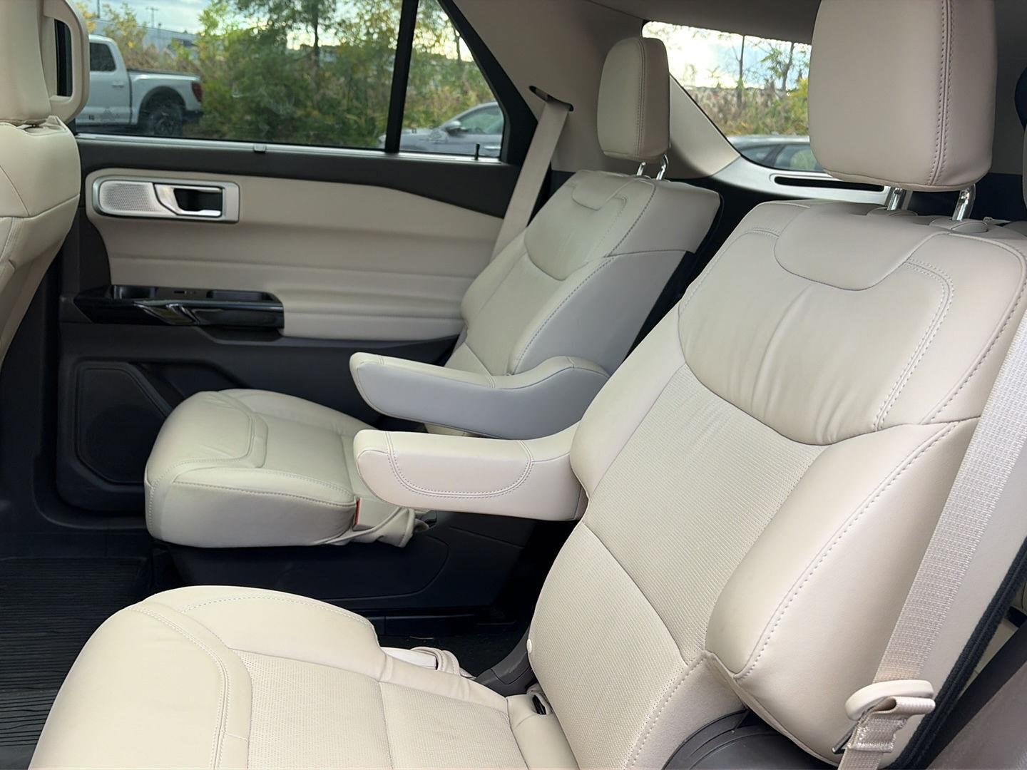 Used 2023 Star White Metallic Tri-Coat Ford Platinum image 9