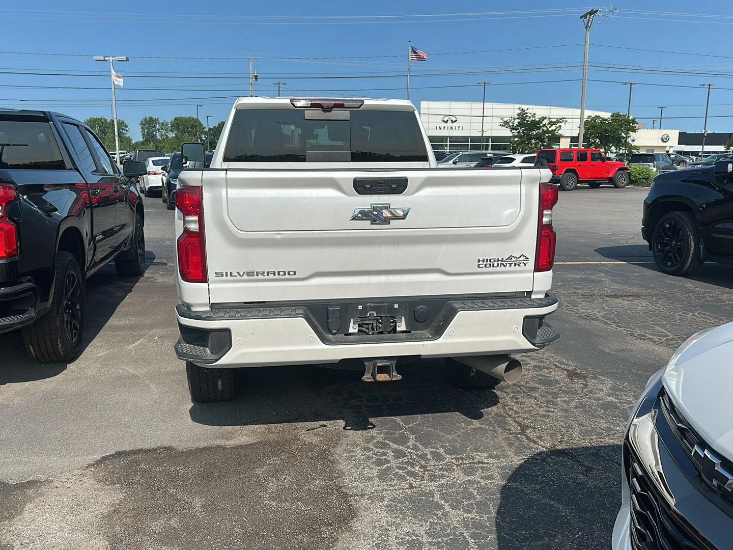 Used 2022 Iridescent Pearl Tricoat Chevrolet High Country image 3