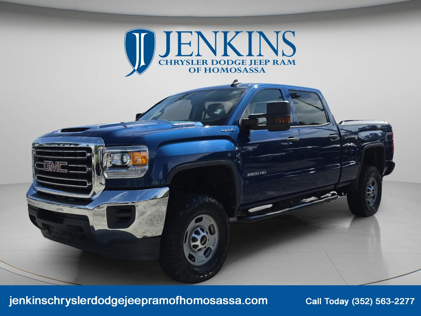 Used 2018 Stone Blue Metallic GMC Base image 11
