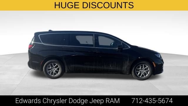 2026 Chrysler Pacifica Select - Photo 10