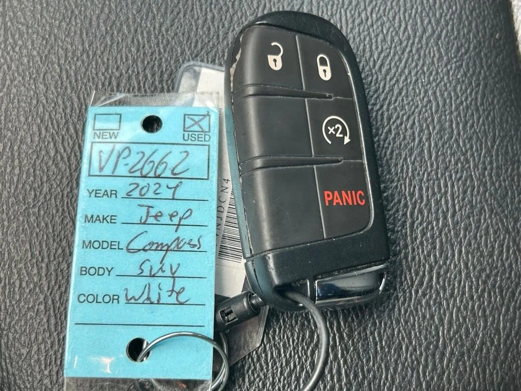 Used 2024 White/off-white Jeep Limited image 39