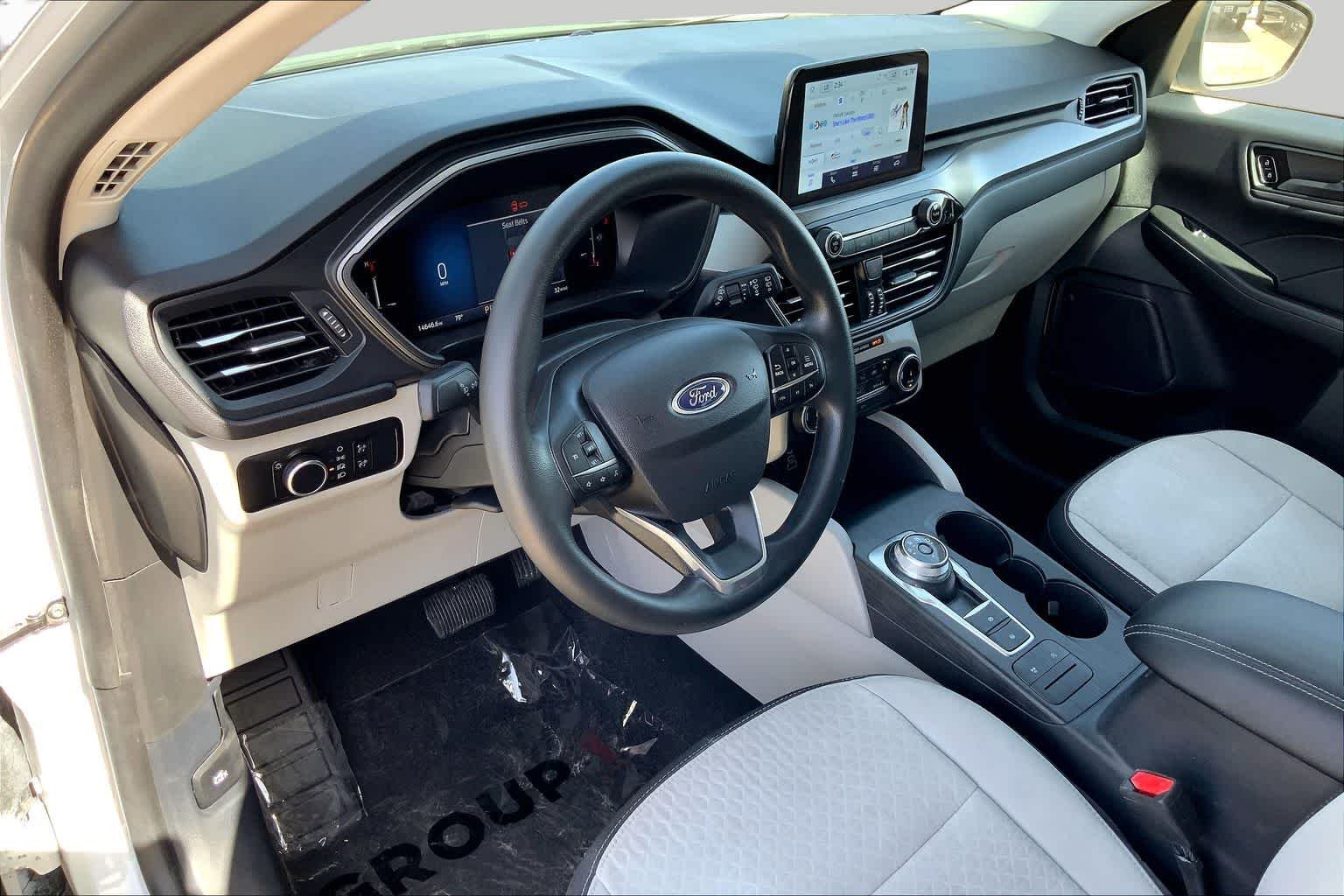 Used 2025 Space Silver Metallic Ford Active image 31