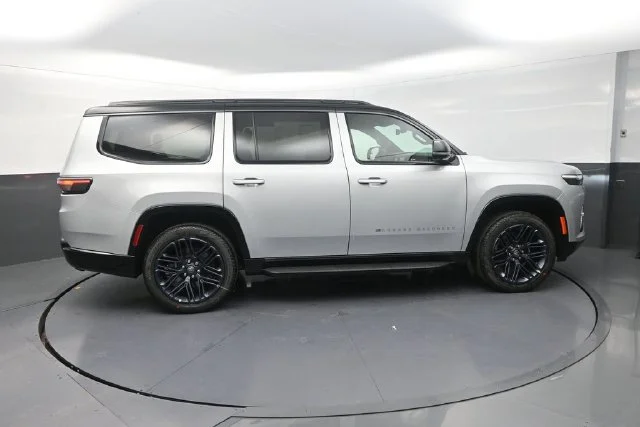 New 2026 Silver-Zynith Exterior Paint Jeep 85th Anniversary Edition image 9