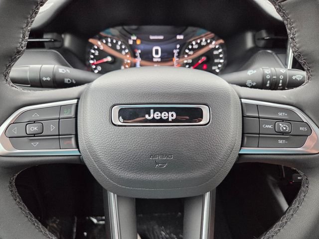 New 2026 Silver Zynith Metallic Clear-Coat Exterior Paint Jeep Latitude image 19