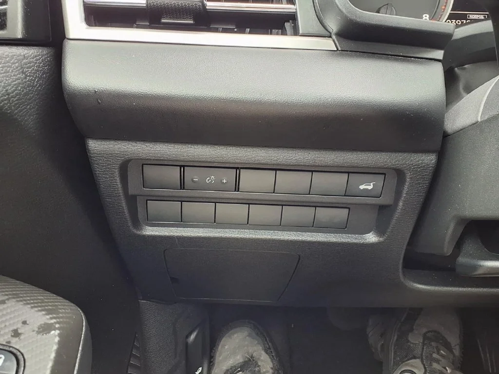 Used 2025 Black Mitsubishi  image 18
