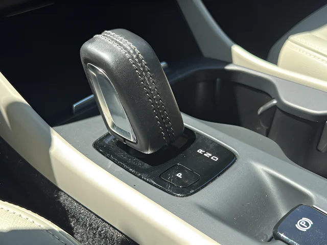 Used 2021 Blue Volvo Momentum image 15