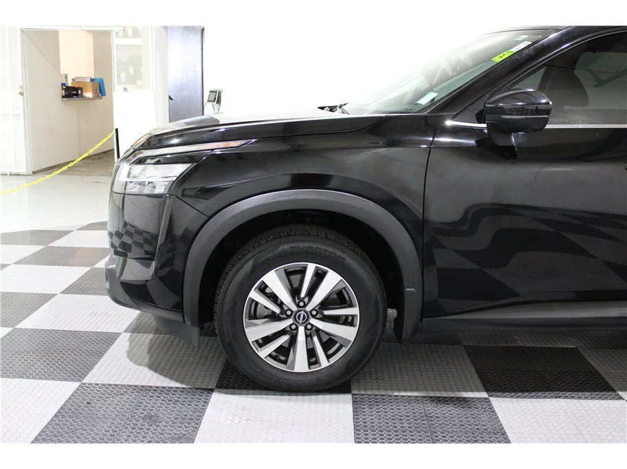 Used 2022 Super Black Nissan SL image 9