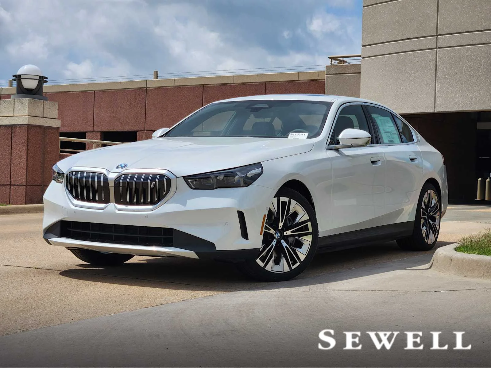 2026 BMW i5 eDrive40 Sedan's photo