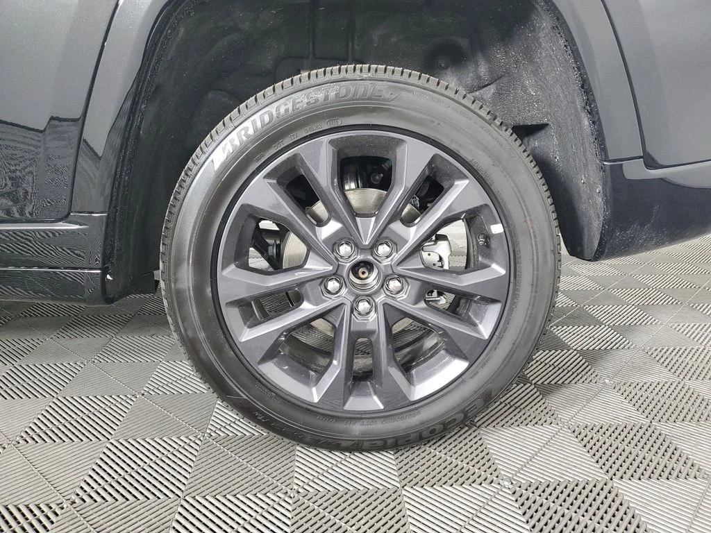New 2026 Diamond Black Crystal Pearl-Coat Exterior Paint Jeep Limited Reserve image 29