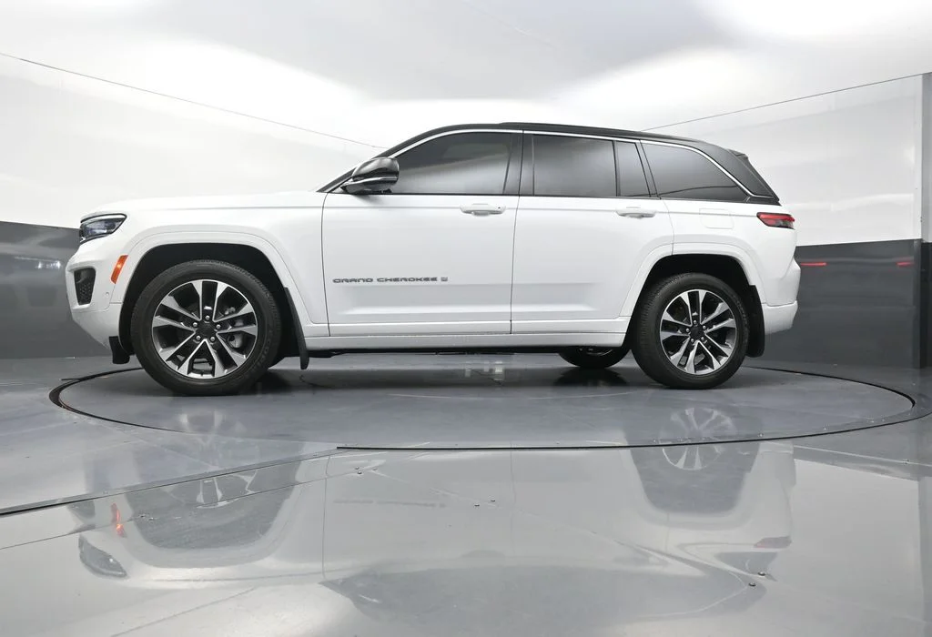 Used 2024 White Jeep Overland image 27