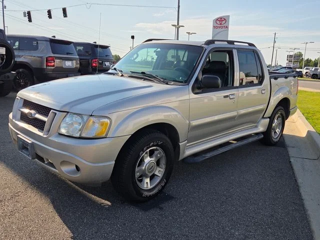 Used 2004 Silver Ford XLS image 3