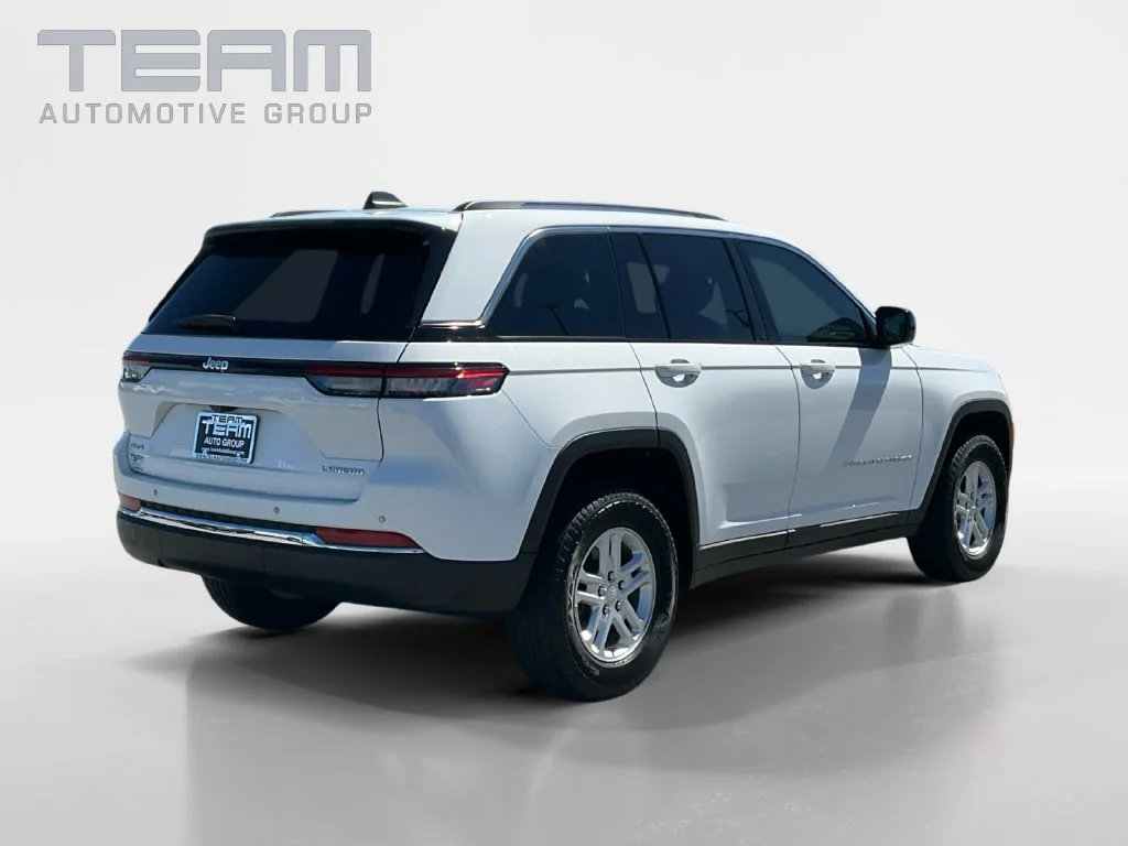Used 2023 White Jeep Laredo image 7
