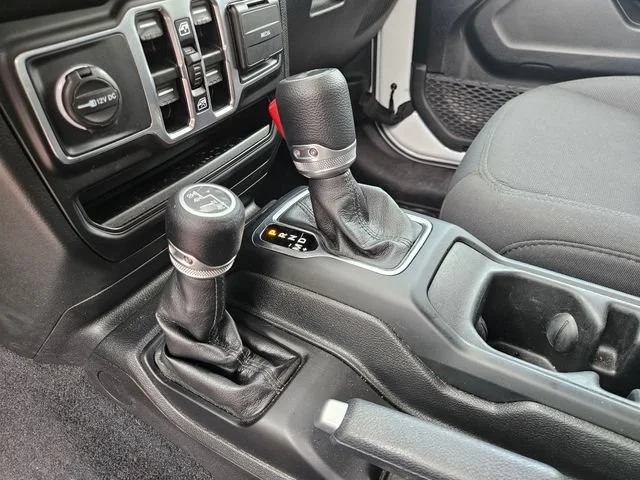 Used 2021  Jeep Unlimited Sport Altitude image 24