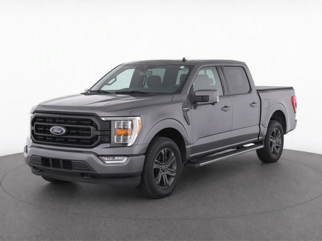 Used 2023 Gray Ford XLT image 2