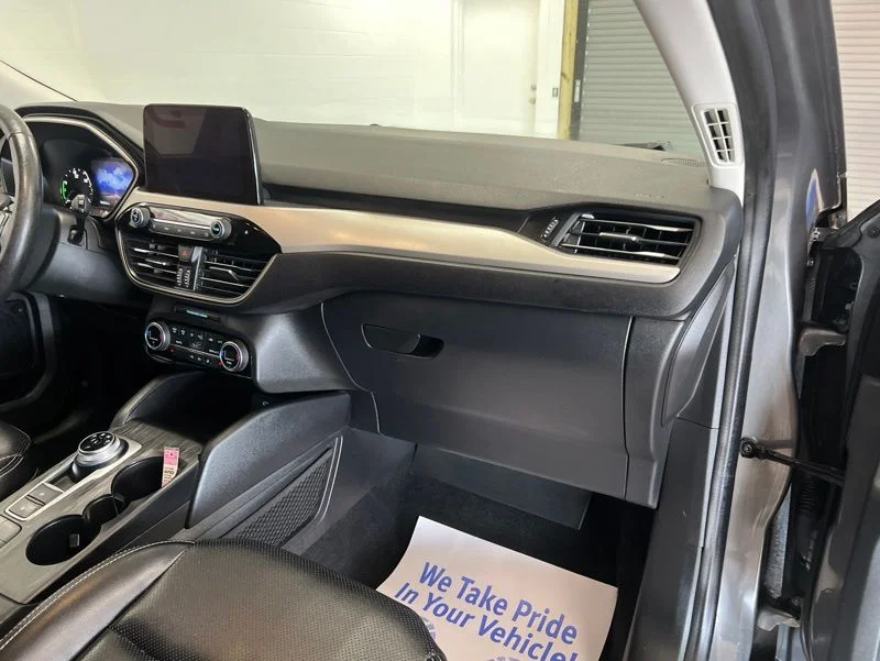 Used 2021 Gray Ford SEL image 14