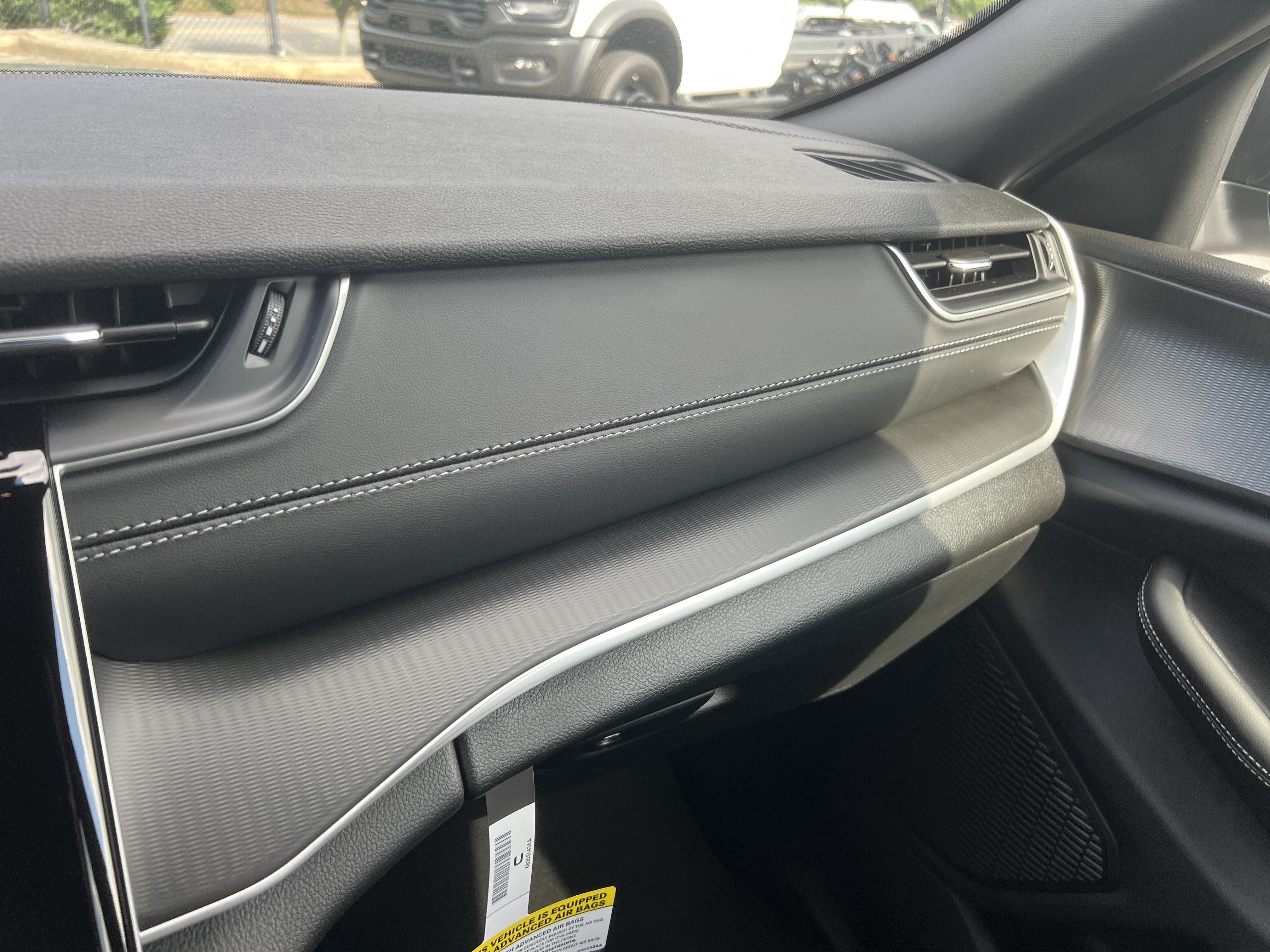New 2026 Silver Zynith Exterior Paint Jeep Laredo image 33