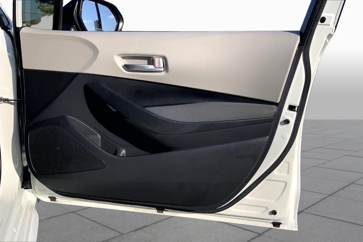 Used 2020 Super White Toyota Hybrid LE image 22