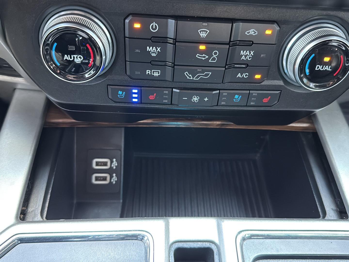 Used 2020 Agate Black Metallic Ford LARIAT image 26