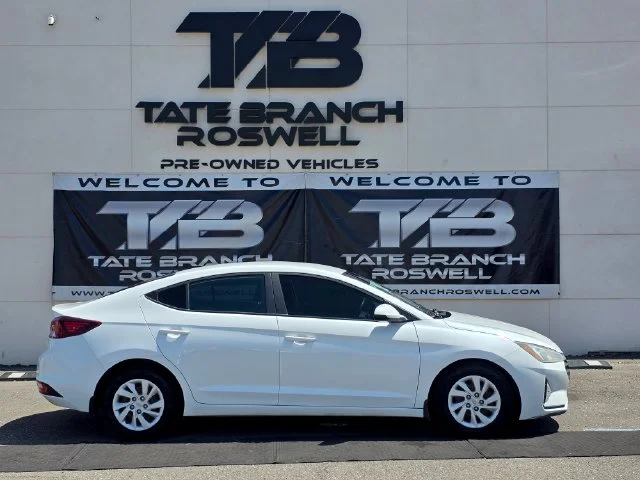 Used 2020 White Hyundai SE image 6