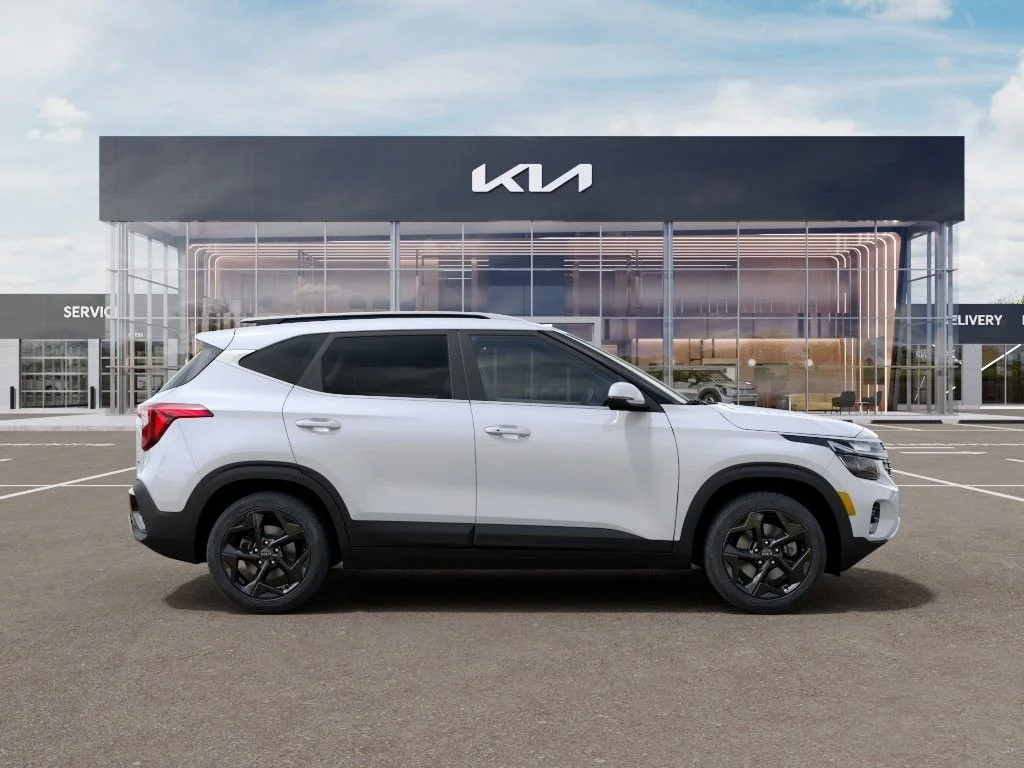 New 2026 Snow White Pearl Kia EX image 2