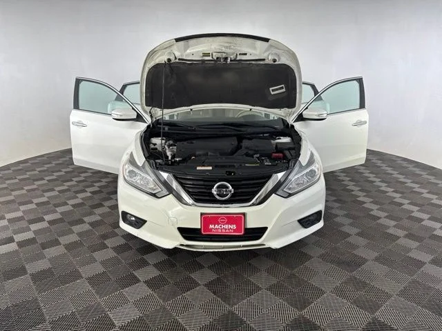 Used 2016 White Nissan 2.5 SL image 11