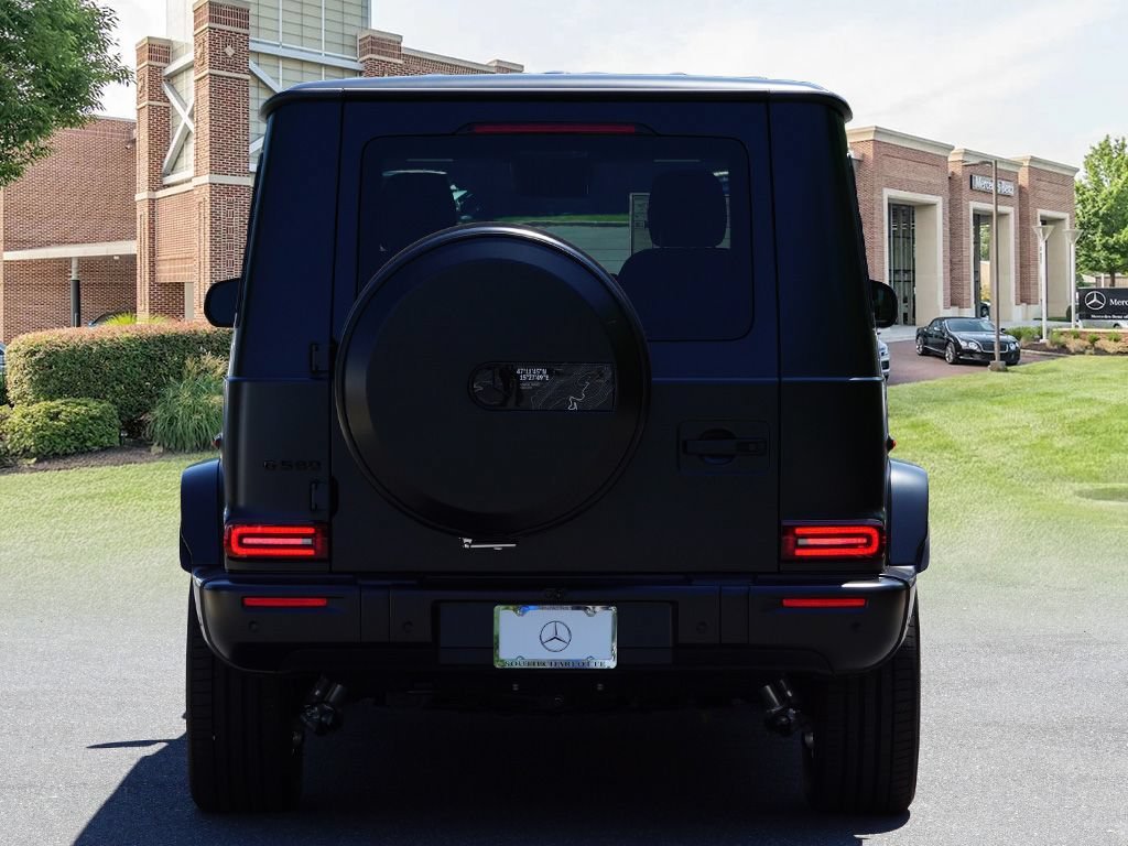 New 2027 MANUFAKTUR Night Black Magno Mercedes-Benz G 580 image 5