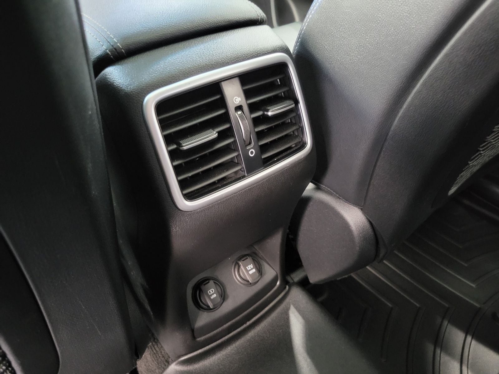 Used 2021 White Kia S image 29