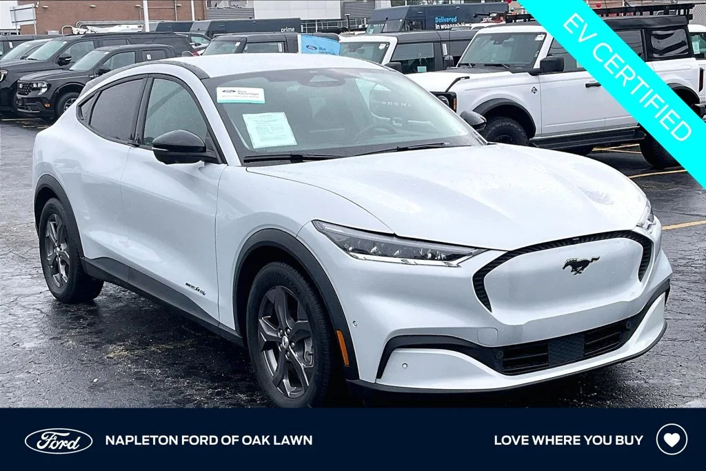 Certified Used 2023 White Metallic Ford Select image 1