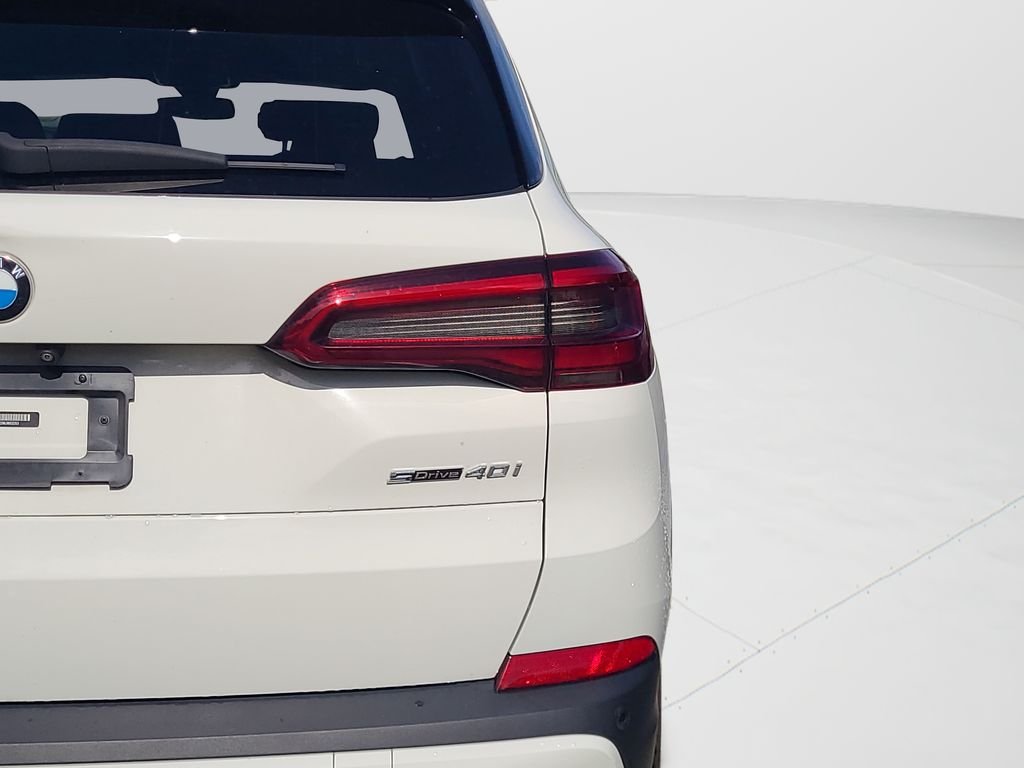 Used 2020 White BMW sDrive40i image 11