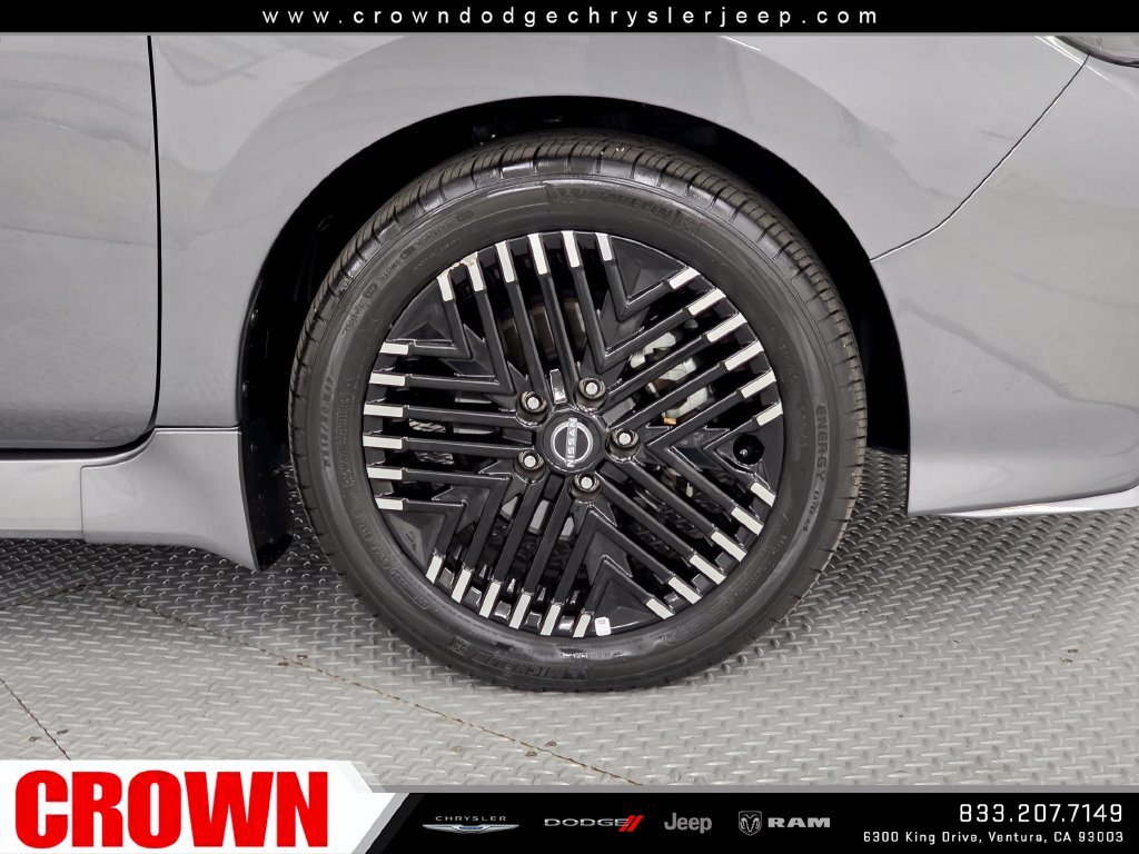 Used 2025 Gray Nissan SV Plus image 9