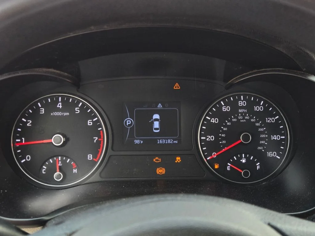 Used 2018 White Kia LX image 24