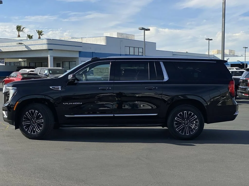 Used 2026 Onyx Black GMC Elevation image 16