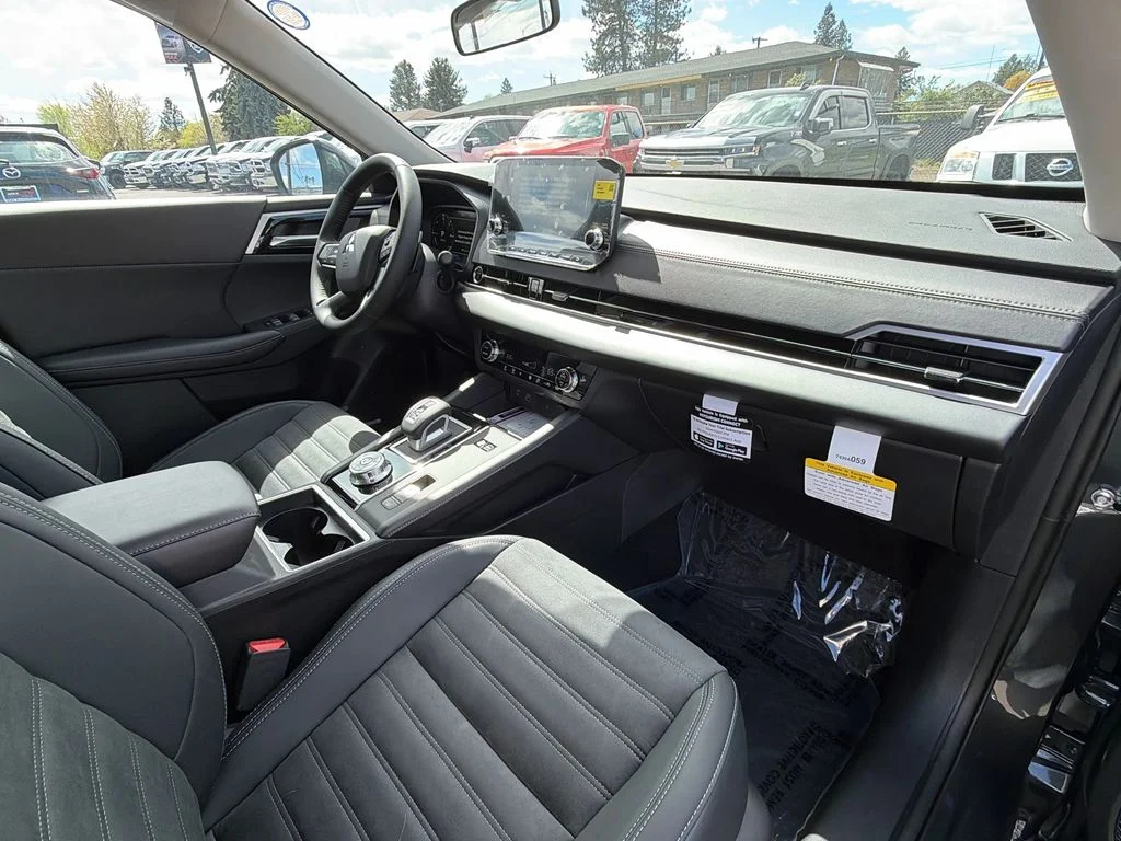 New 2025 Graphite Gray Mitsubishi SE image 21