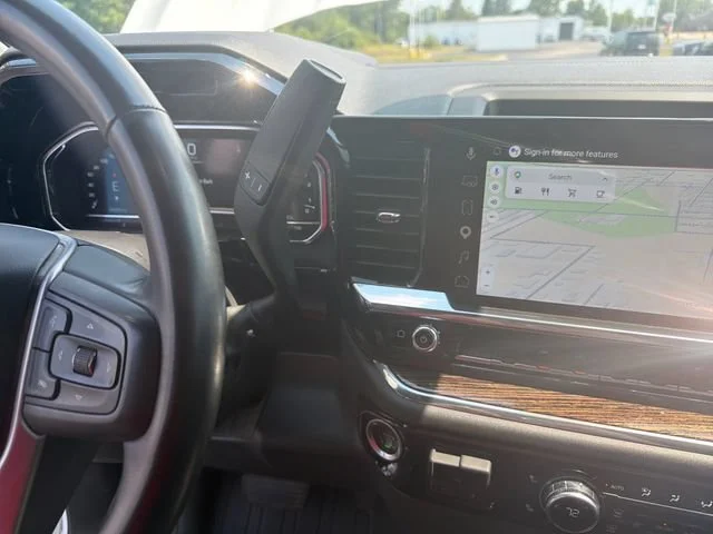 Used 2023 Summit White GMC SLE image 29
