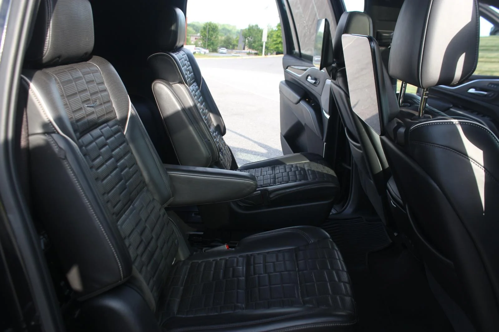 Used 2021 BLACK RAVEN Cadillac Sport Platinum image 37