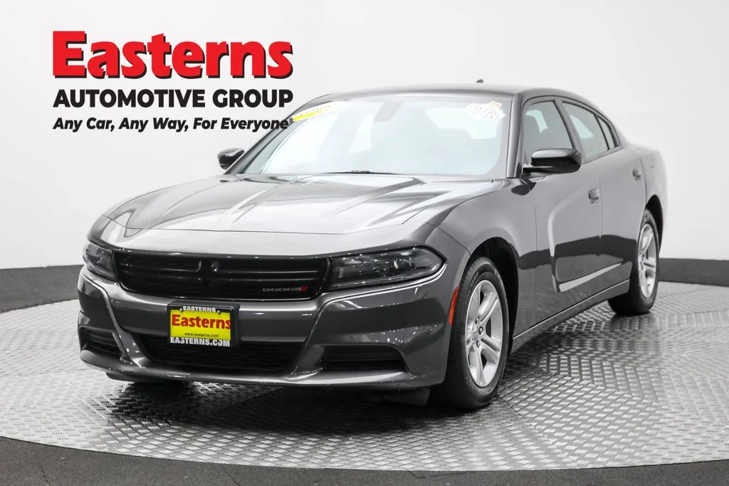Used 2023 Gray Dodge SXT image 1