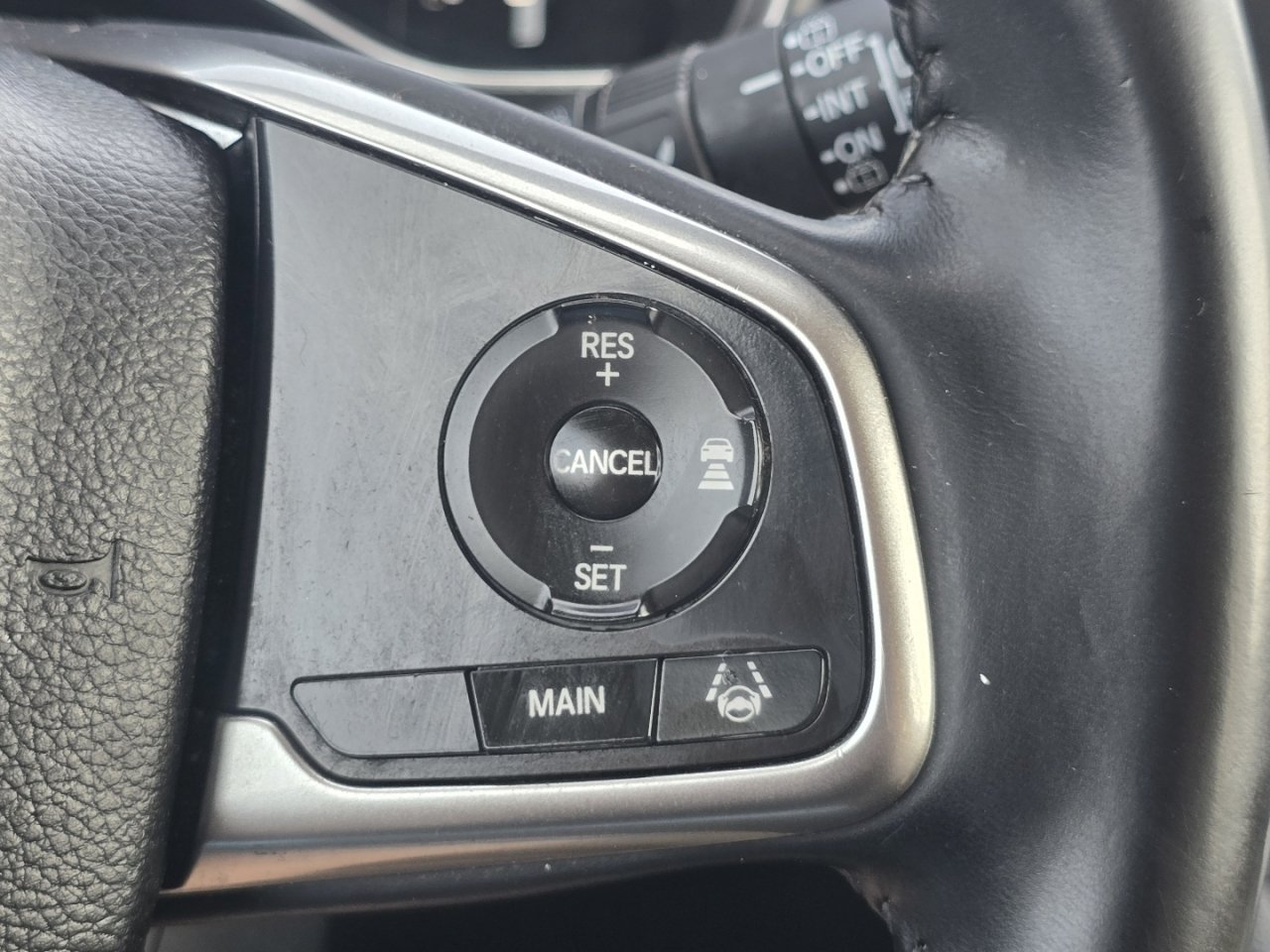 Used 2017 White Honda EX-L image 32