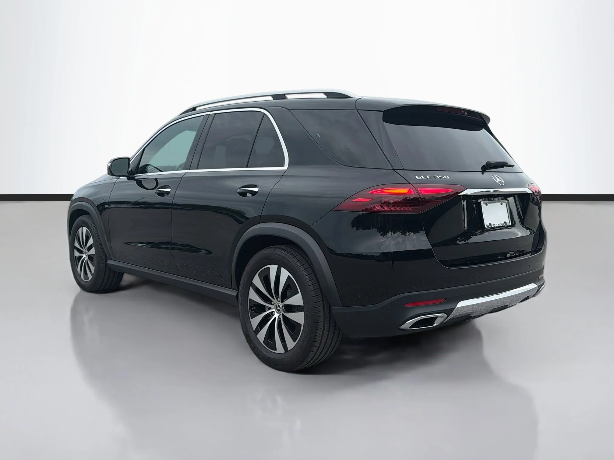 Used 2025 Obsidian Black Metallic Mercedes-Benz GLE 350 image 3