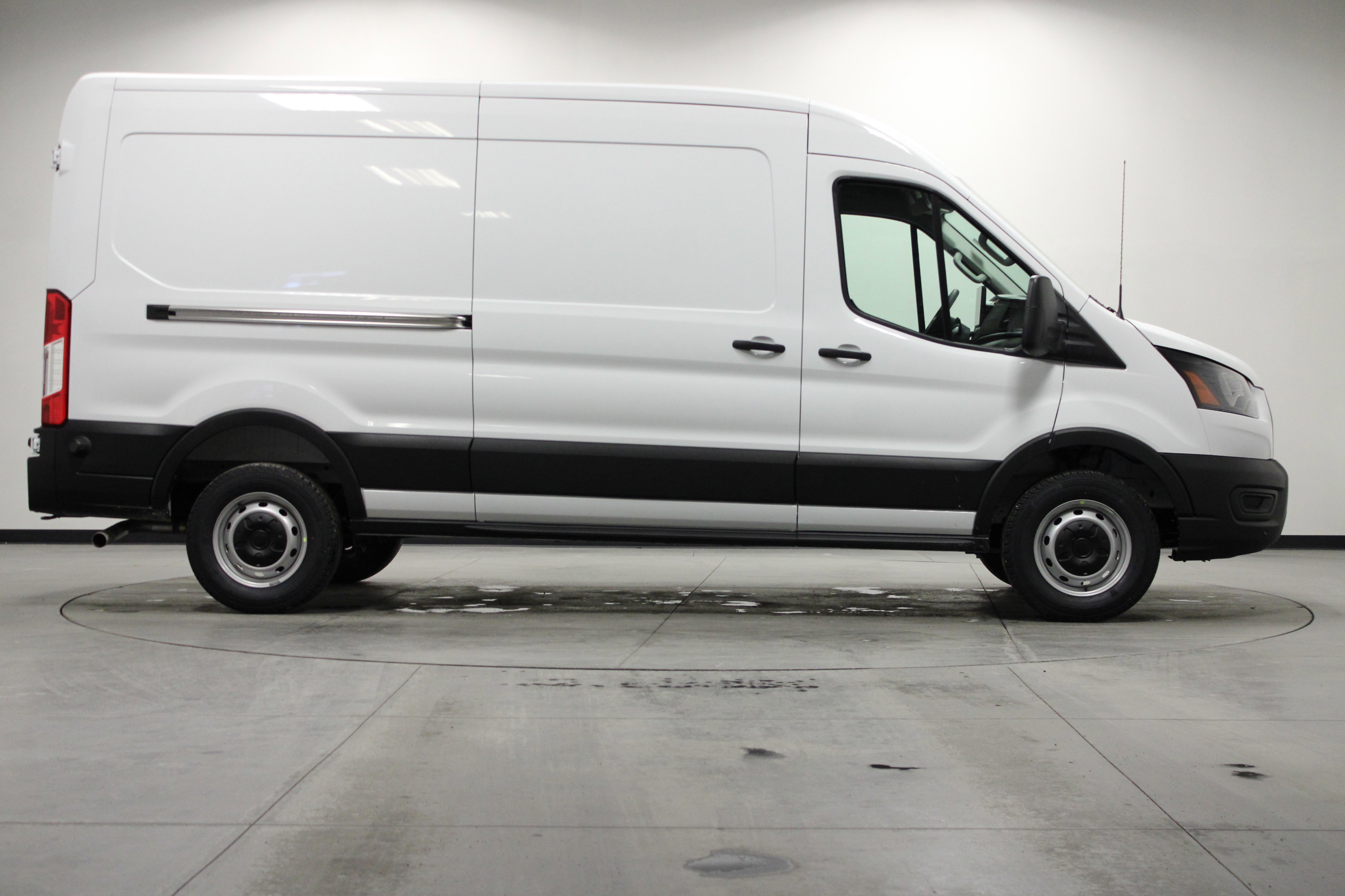 New 2026 Oxford White Ford  image 3