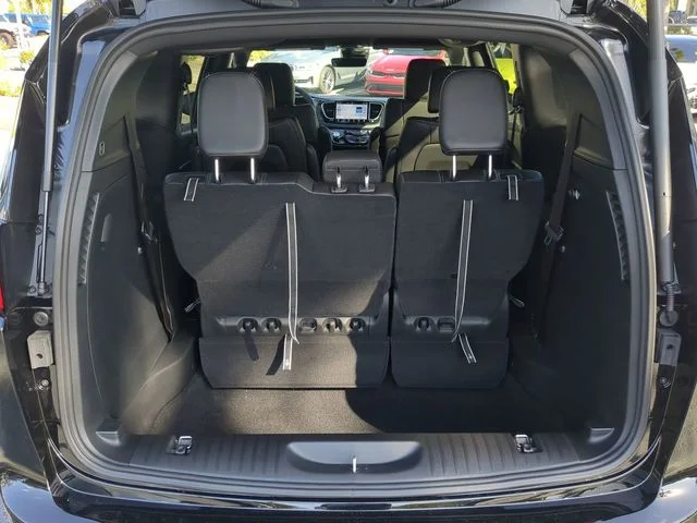 2026 Chrysler Voyager LX - Photo 14