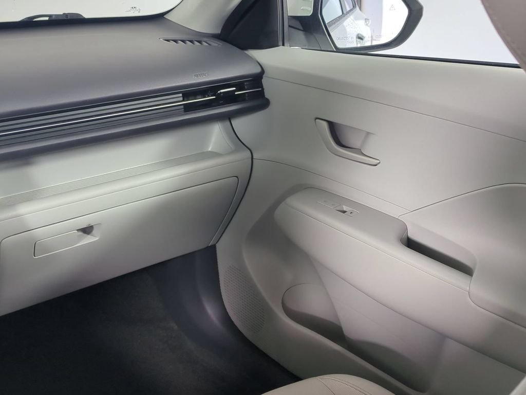 2025 Hyundai Kona SEL - Photo 19