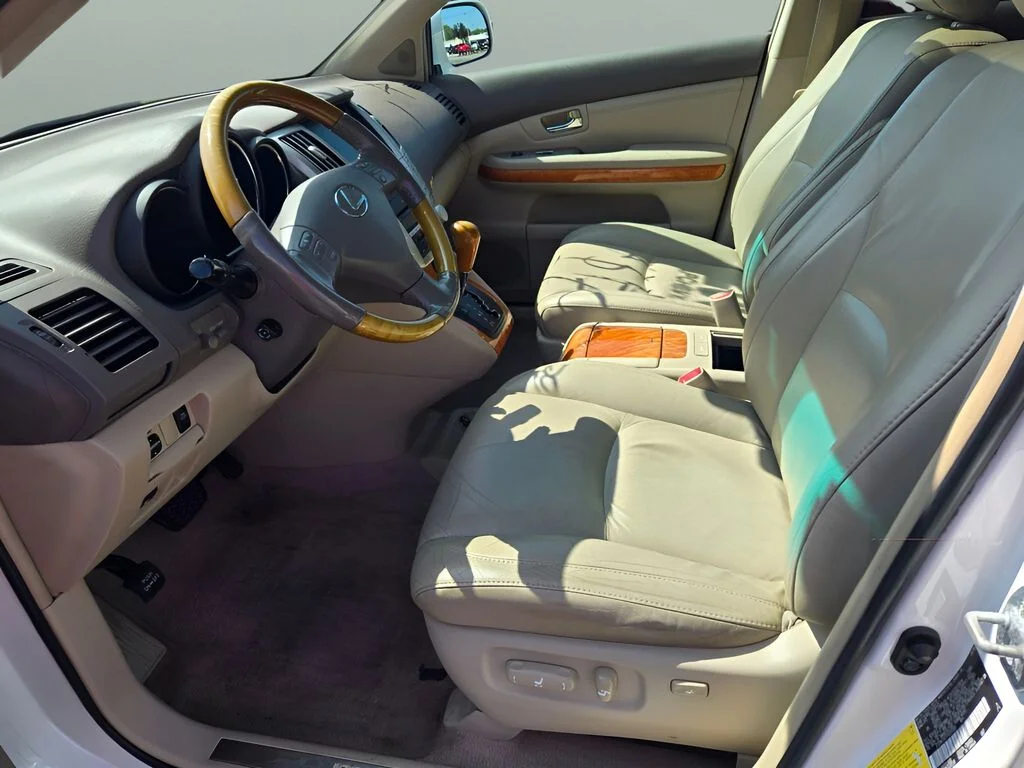 Used 2007 White Lexus 350 image 16