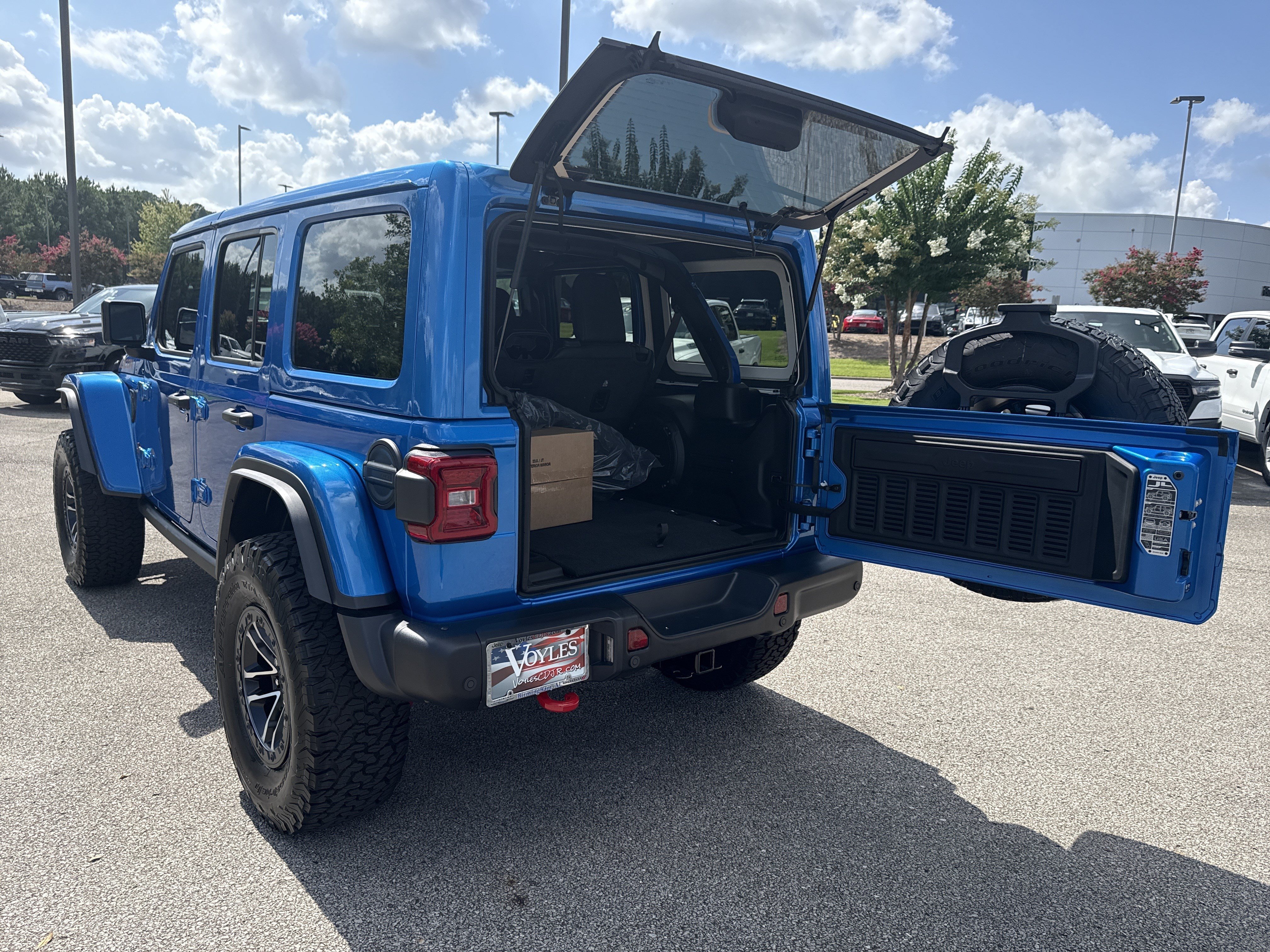 New 2026 Hydro Blue Pearlcoat Jeep Rubicon X image 12